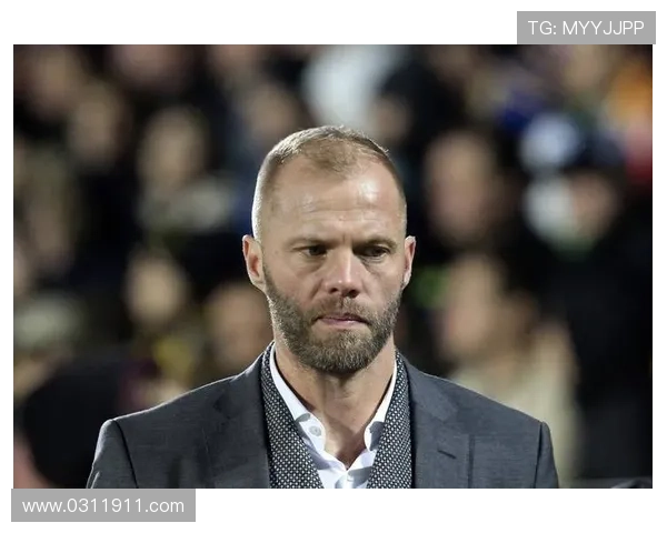 不屈不挠的足球传奇如何在逆境中重生与辉煌